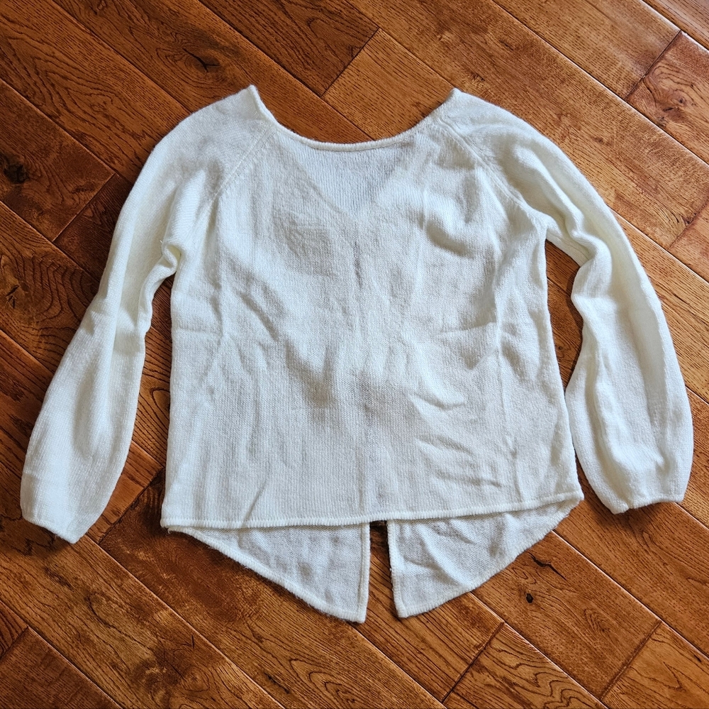 Sweater with bows